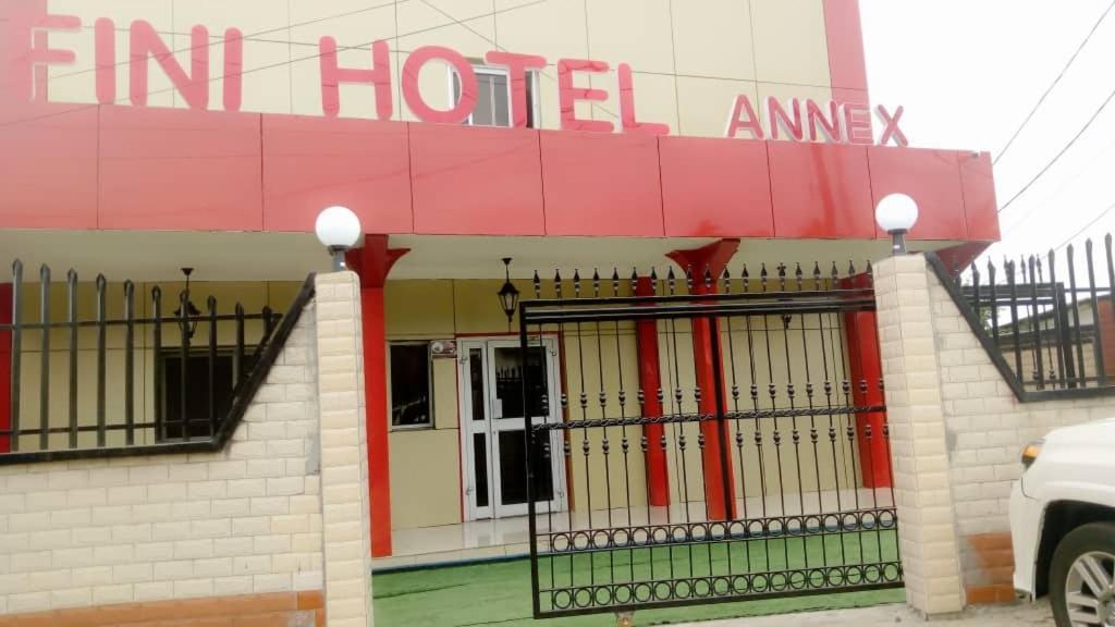 Fini Hotel Bobende Limbe Exterior foto